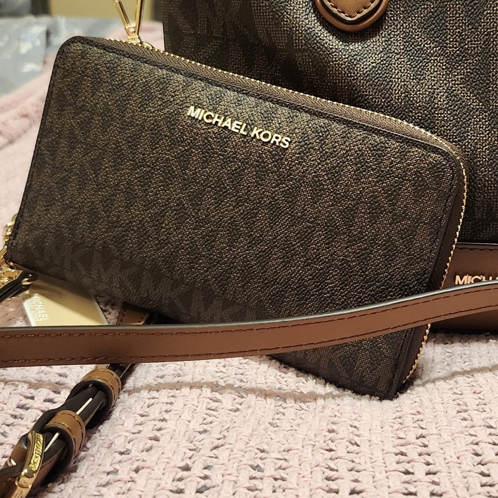 Michael Kors Dark Brown Wristlet with Gold Hardware - Picture 7 of 7